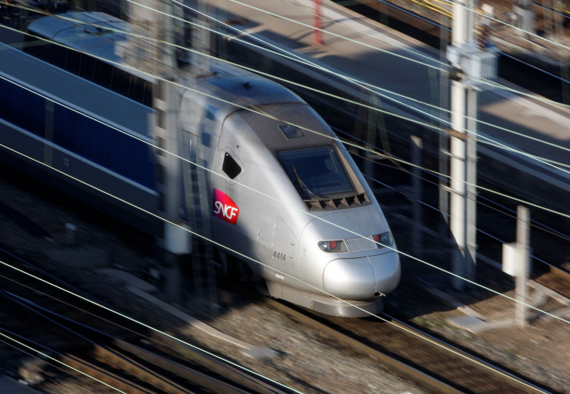 法國情治報告顯示，在北京表明有意願採購TGV後，一群中國工程師接受6個月的訓練。幾個月後，中國秀出他們自己的火車，離奇近似法國火車的原型。圖片：達志影像/路透社   