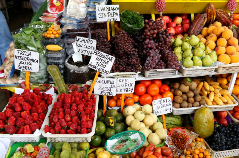 根據聯合國糧農組表示，今年10月食品價格指數與9月份相比微降0.2%。圖為南美祕魯首都利馬的傳統市場。圖片來源：達志影像/路透社。   