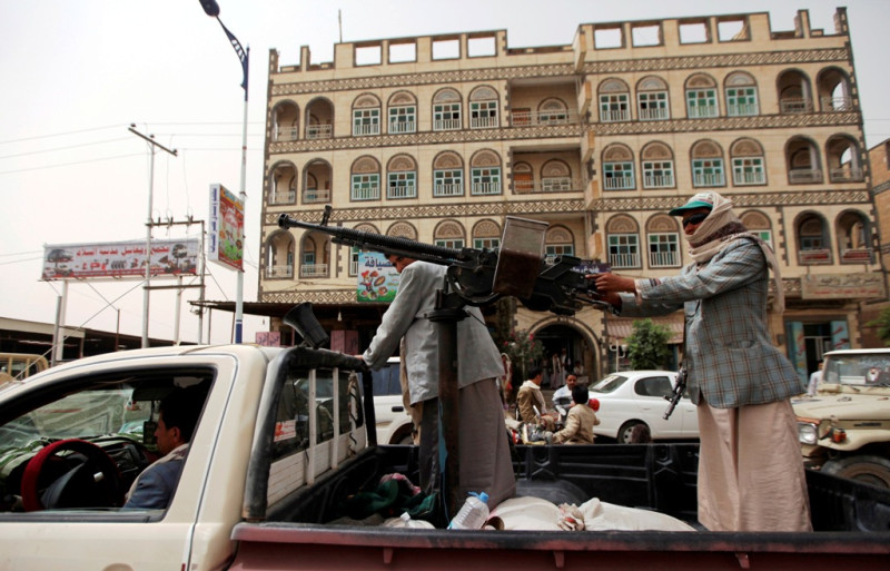 由伊朗支持的葉門叛軍「青年運動」無懼聯軍空襲，砲火猛攻亞丁。圖片來源：達志影像/路透社資料照片   