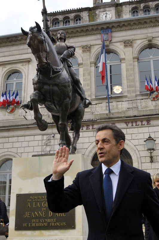 法國當地時間6日是聖女貞德600歲冥誕，法國總統薩科奇（Nicolas Sarkozy）特別前往貞德故里參加紀念活動，他在現場致詞表示，這位聖人「不屬於任何黨派」。圖片來源：達志影像/路透社   