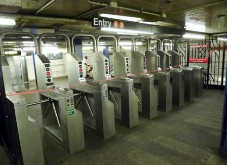 艾琳颶風輕拂紐約而去，原本關閉的地鐵交通恢復後，將考驗著上班時刻。圖片來源:NYDECO攝   
