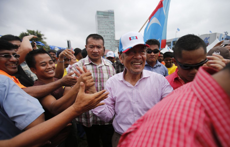 馬來西亞國會選舉即將在週日（5日）舉行，反對黨人民聯盟領袖安華(Anwar Ibrahim)獲得不少年輕選民的支持。圖片來源：達志影像/路透社。   