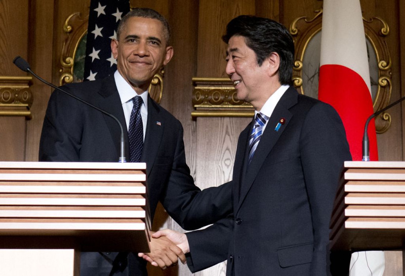 美國總統歐巴馬24日上午在東京與日本首相安倍晉三舉行會談，會後聯合召開記者會。圖片來源：達志影像/美聯社   