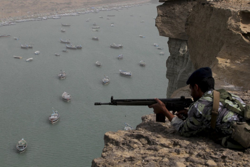伊朗揚言封鎖全球最重要的運油通道荷莫茲海峽（Strait of Hormuz），以對抗西方世界的制裁。(圖片來源:達志影像/路透社。)   