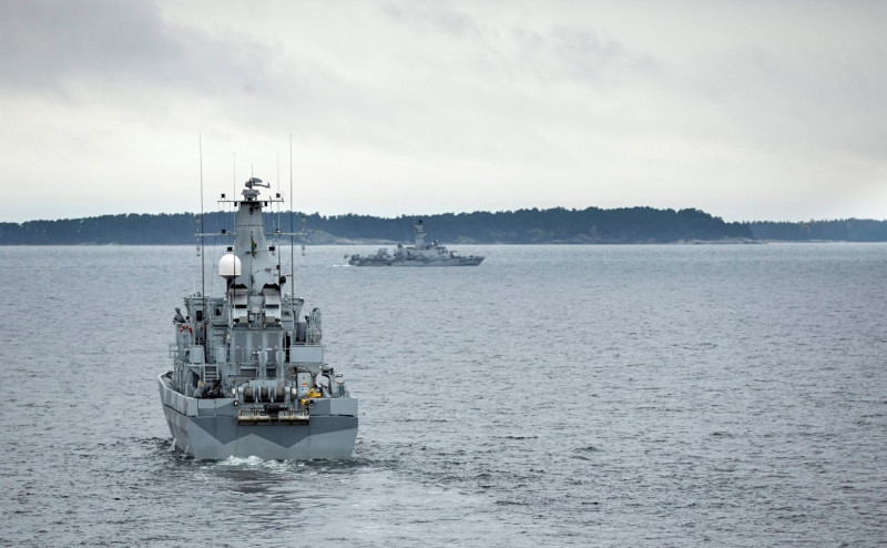 瑞典掃雷艦HMS於19日巡弋斯德哥爾摩群島，軍方指出該水域出現外國勢力威脅。圖片來源：達志影像/路透社。   