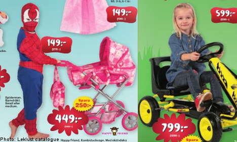 瑞典玩具公司Leklust的產品目錄中，「蜘蛛男孩」推著粉紅色嬰兒車，穿著牛仔服的女孩開黃色拖拉機，傳達性別中立的訊息。(圖片來源:網路)   