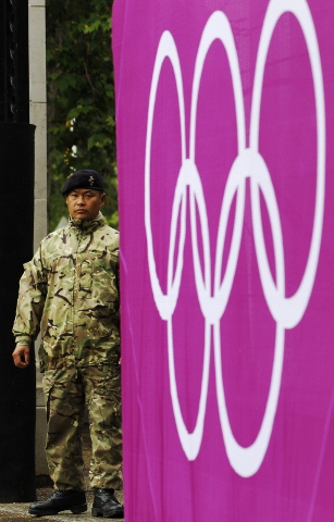 除了圖中對館場的保安，倫敦奧運還有品牌警察，保護合作廠商及奧運當局的利益。圖片來源:達志影像/路透社。   