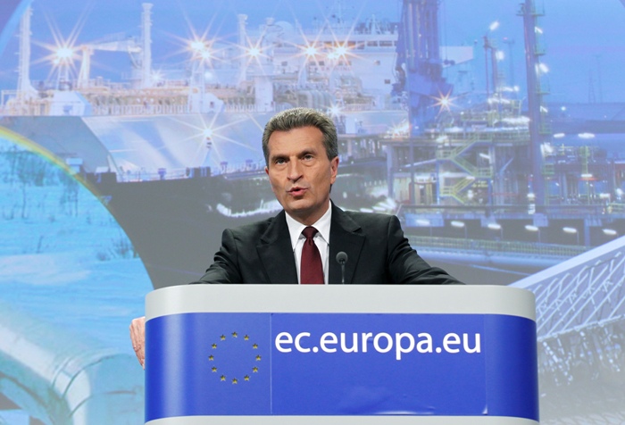 歐盟能源事務執行委員歐汀納(Guenther Oettinger)今天說，歐盟執委會的5%提議，已把既有投資列入考量，但這不是最終上限。圖為歐汀納的檔案照片。圖片來源：達志影像/路透社。   