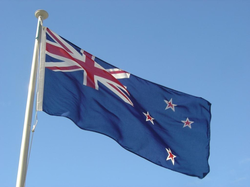 紐西蘭現在的國旗是在20世紀初通過，國旗左上角是英國米字旗圖案，藍色背景上還有南十字星座的四顆紅星；這使得新西蘭的國旗看上去跟澳大利亞國旗很相似，容易混淆。圖：維基百科   