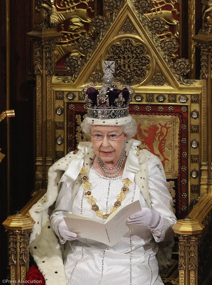 英國女王伊麗莎白二世2015年9月9日打破維多利亞女王在位63年又216天的紀錄，成為英國在位最久的君主。圖：翻攝英國王室臉書   