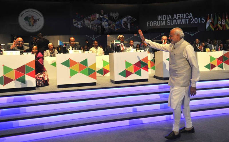 印度總理莫迪29日出席印度非洲峰會，承諾向非洲提供100億美元的貸款，支持與非洲攜手邁向繁榮的合作關係。圖：翻攝莫迪臉書   