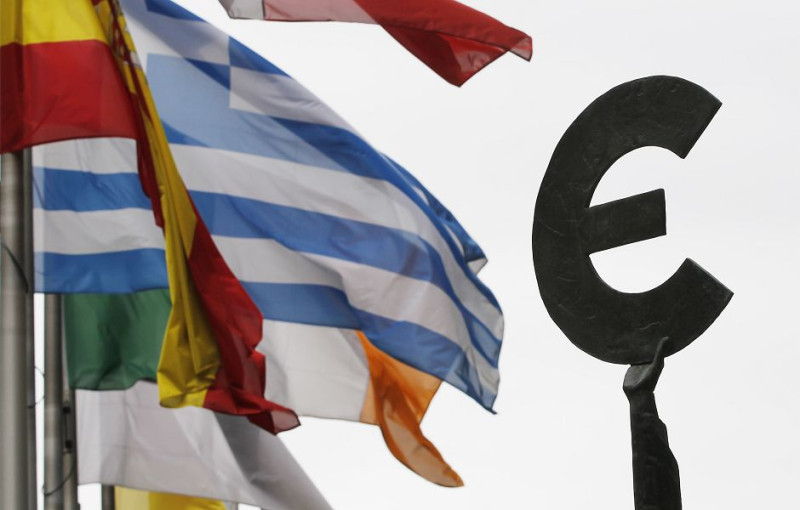 外媒報導引述歐盟官員說法，指出希臘削減赤字的進度「嚴重落後」，傳出可能將進行第2波債務重組。圖片來源：達志影像/路透社。   
