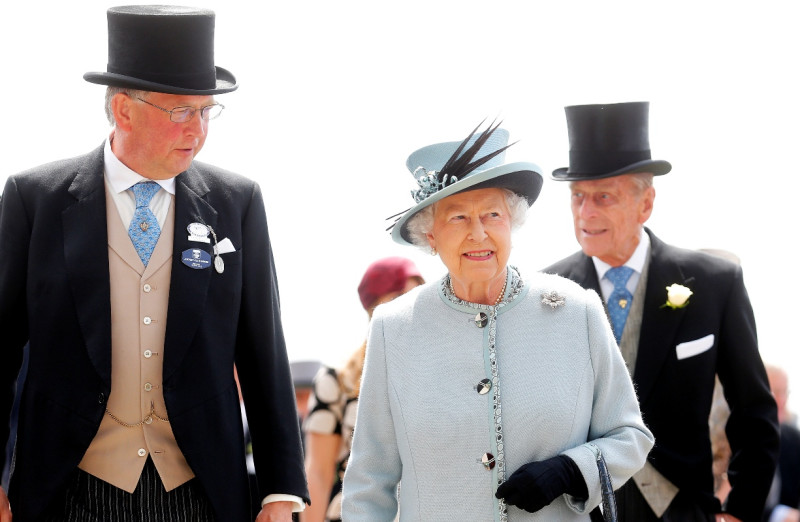 87歲的女王，與她的夫婿菲利浦親王上週六(1)蒞臨愛普森德比(Epsom Derby)跑馬場。英國去年舉行多項女王登基鑽禧慶祝活動。圖片來源：達志影像/路透社。   