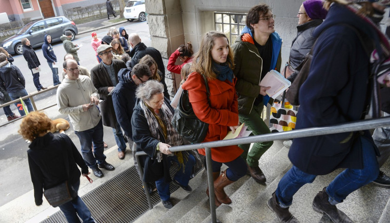 瑞士9日舉行公民投票，以50.3%的比例支持對歐盟移民採取數量管制。圖片來源：達志影像/美聯社   