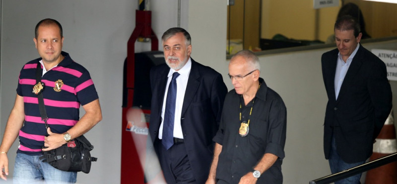 前石油供應部主管科斯塔(Paulo Roberto Costa)(左二)在巴西石油公司貪汙案中已經遭到起訴，仍保留上訴權利。圖片來源：達志影像/路透社   