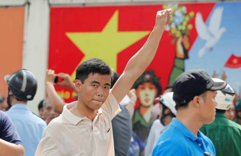 越南胡志明、河內市等地今(18)天發起小規模反中遊行活動，中午之前街頭已恢復平靜。圖片來源：達志影像/路透社   