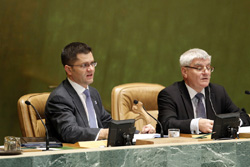 聯合國大會在紐約改選出18個新任聯合國人權理事會成員國，任期從2013年1月1日起。圖為聯合國大會主席武克‧耶雷米奇(Vuk Jeremić)宣布會議開始。圖片來源：聯合國官方網站   