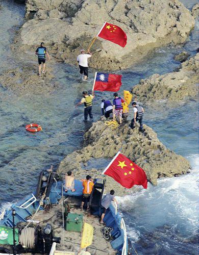 在釣魚台登陸而遭日警逮捕的香港保釣人士，日方已決定將其遣返。圖片來源：翻攝自網路。   