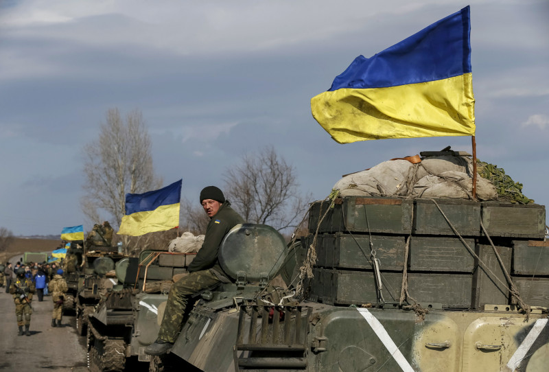 烏克蘭政府軍陸續撤離部分武器。圖片來源：達志影像/路透社   