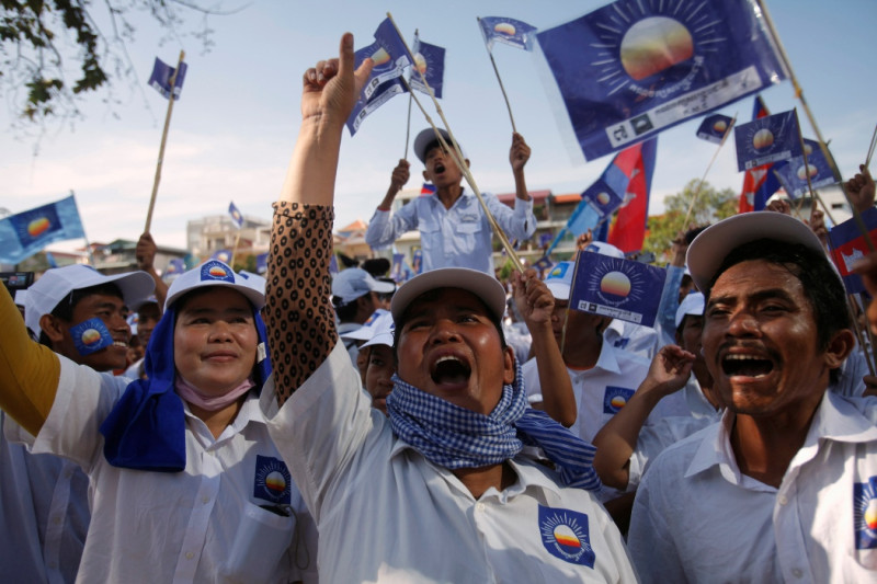 寨埔寨人民黨(Cambodian People's Party, CPP)勝選的機率較高，圖為CPP支持者。圖片來源：達志影像/路透社。   