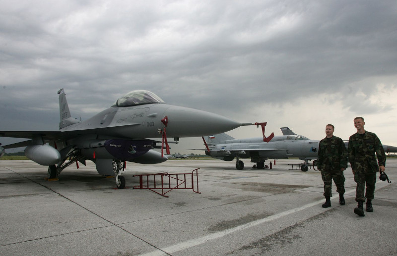 烏克蘭官員不斷要求西方國家提供如F-16等新戰機對抗俄羅斯。圖為F-16 C型戰鬥機。（資料照）   圖：達志影像 / 美聯社
