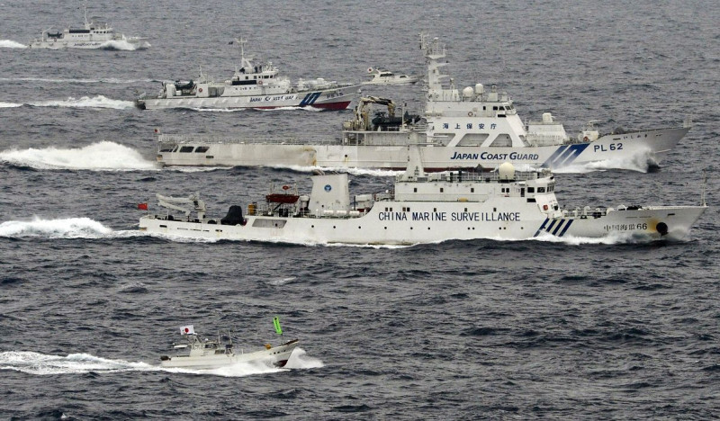 日本海上保安廳巡邏船證實，今（23）日上午有8艘中國海監船相繼駛入釣魚台（日方稱尖閣諸島）附近的日本海域。圖片來源：達志影像/路透社。   
