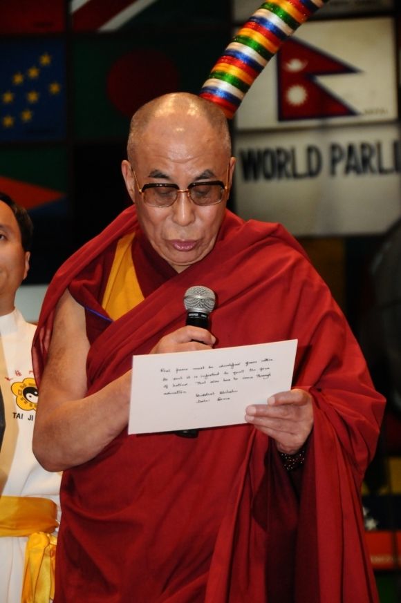 達賴喇嘛24日在印度達蘭薩拉宣布，有關靈童轉世問題，將在90歲左右決定。圖片來源:資料照片   