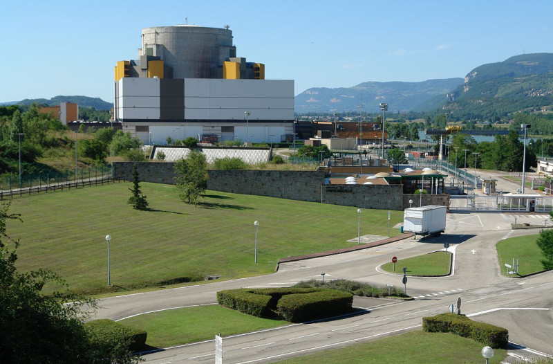 法國的「超級鳳凰」核電廠。攝於2007年，作者：Yann Forget。圖片來源：維基共享資源CC授權。   