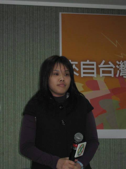 失業青年代表林婷君遠從台東北上台北就業，卻自前年以來已經４度失業了，她表示相當憂心未來工作機會被大陸勞工搶走。   
