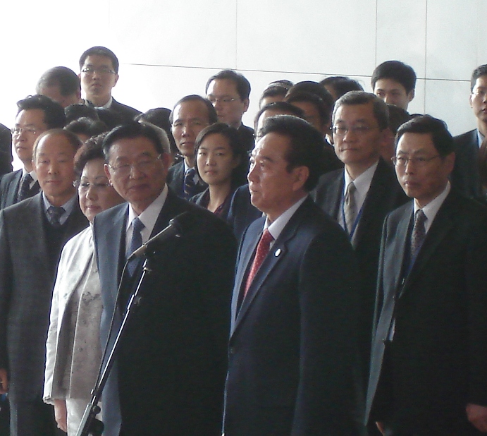 前海協會長陳雲林(前排右)來台弔唁江丙坤，傳將與連戰會面。   圖：新頭殼資料照片