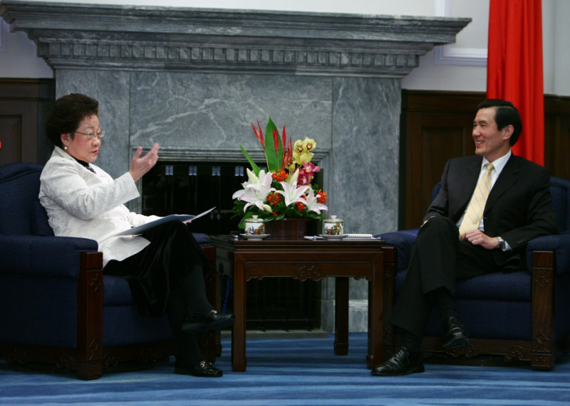 我國史上第一次由卸任副總統呂秀蓮專訪現任總統馬英九的「馬呂會」今（4）日登場。照片提供:總統府   