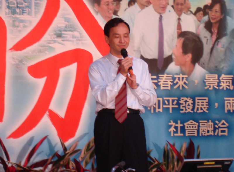 行政院副院長朱立倫今日表示，台北縣長周錫瑋是一個認真的好縣長，希望社會大眾能對他有「公平的對待」。本站資料照片   