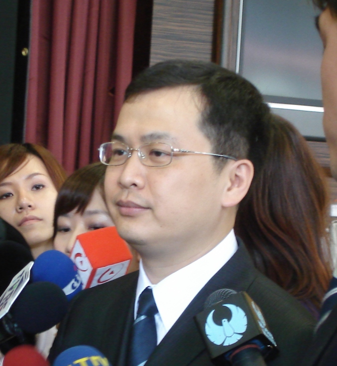 新任總統府發言人羅智強今（1）日正式走馬上任，他對這份新工作仍感到「有點壓力」，因為選務與政務發言性質不太一樣，但他強調會全力以赴。黃揚明攝影   