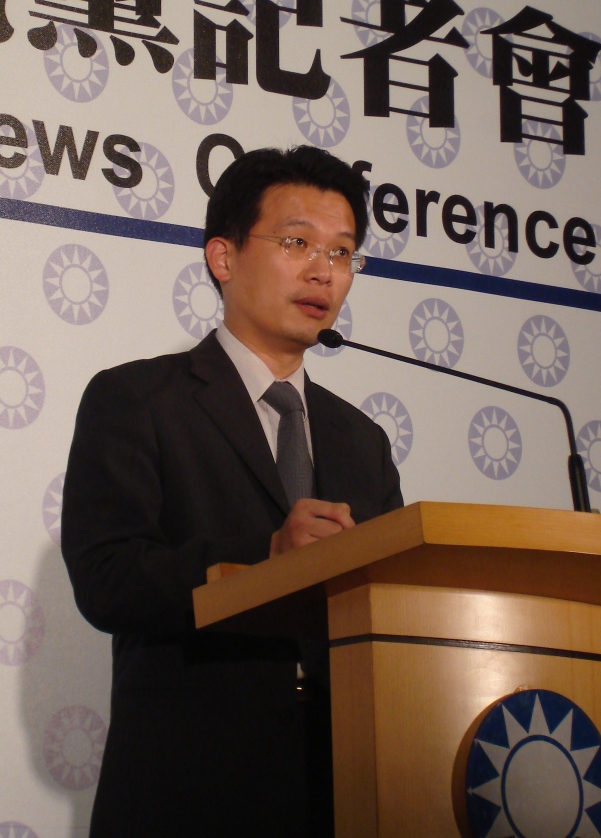 國民黨中常會今（3）通過「99年直轄市長選舉提名特別辦法」，國民黨發言人蘇俊賓會後表示，確定五都市長選舉將以「徵召提名」方式為主，若多人有意參選，將以民調做為協調依據，而無須辦理黨員投票。黃揚明攝影   