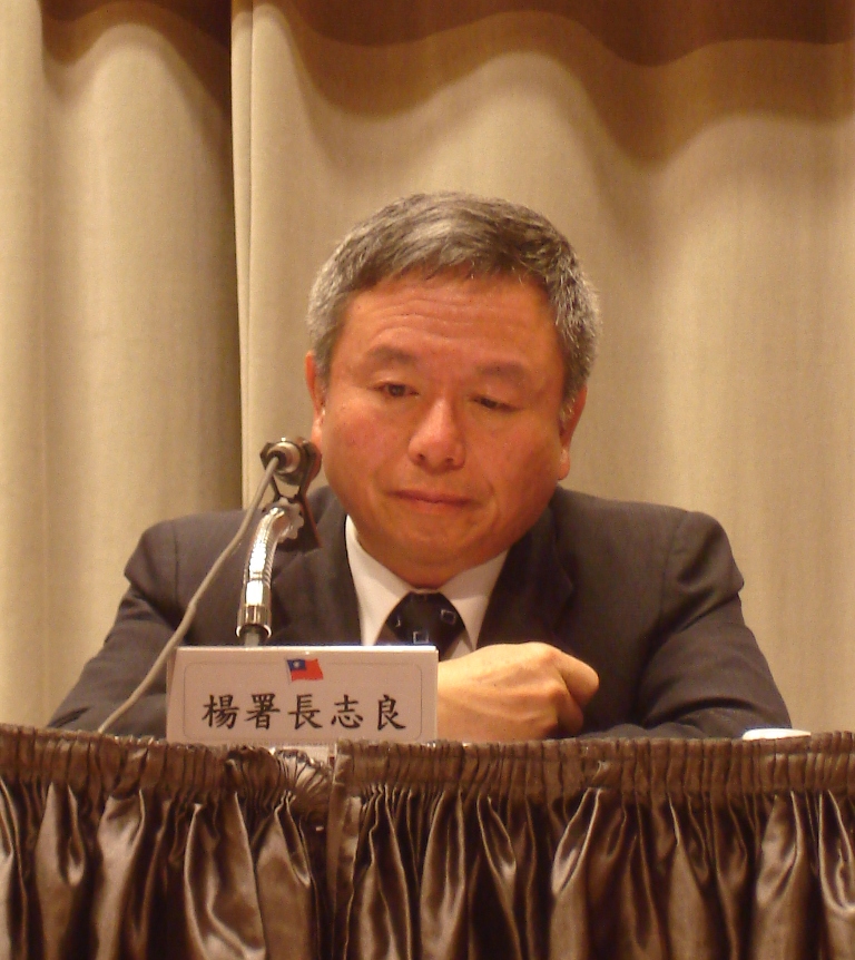 上周宣布請辭的衛生署長楊志良今（17）日進入總統府向總統馬英九、副總統蕭萬長、行政院長吳敦義、立法院長王金平及多位國民黨籍立委簡報健保費率調整方案，並於會後與吳揆一同召開記者會宣布接受慰留，會中他不時流露出無奈表情。黃揚明攝影   