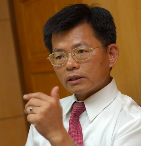 楊秋興宣布退黨參選，並質疑黨內初選不公，並表示他要使大高雄市成為「第二個新加坡」。圖片來源：翻攝自楊秋興「臉書粉絲團」   