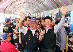 議員選舉拉開序幕，胡志強與國民黨籍議員參選人聯手拉抬聲勢。圖片來源：中央社   