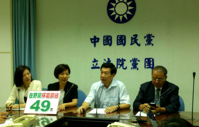 國民黨團今（8）日譴責高市長陳菊卸責，要求她應下台負責。圖：翁嫆琄/攝。   