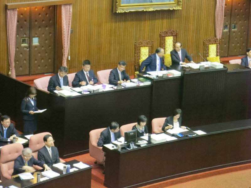 立法院長王金平8日在議場宣布朝野協商共識。圖：林朝億/攝影   