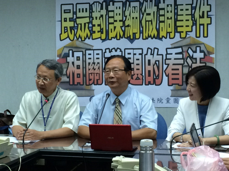 立法院國民黨團3日上午公布台灣文化與教育研究學會所做的民調顯示，多數民眾反對反課綱學生的作為。圖：符芳碩/攝   