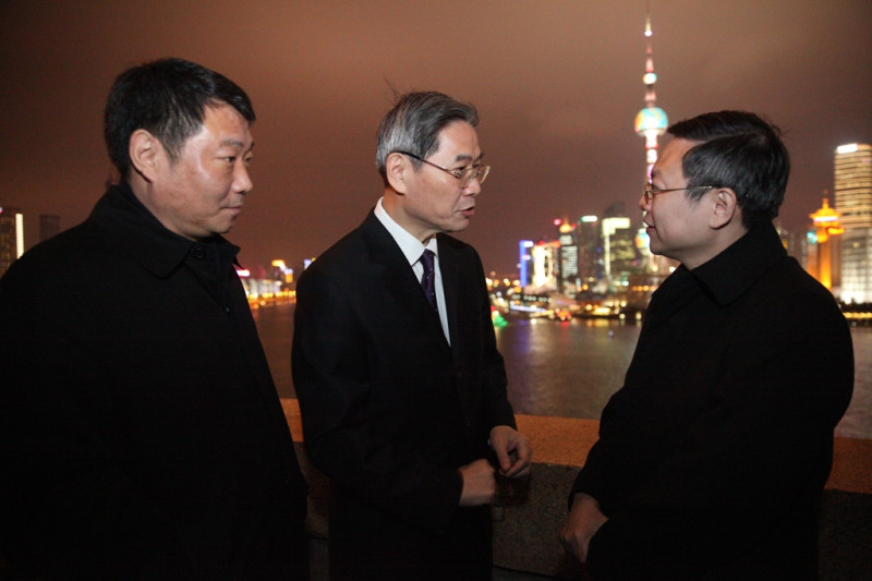 陸委會主委王郁琦和國台辦主任張志軍在上海和平飯店9樓陽台一起看夜景。圖3-3：陸委會提供   