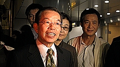 前行政院長謝長廷訪中國行程即將結束，他感謝台灣很多人之前擔心他會被消費、穿小鞋、會被統戰，其實大家看到也沒有，也沒有什麼前提，也不必表什麼態。圖片來源:中央社   