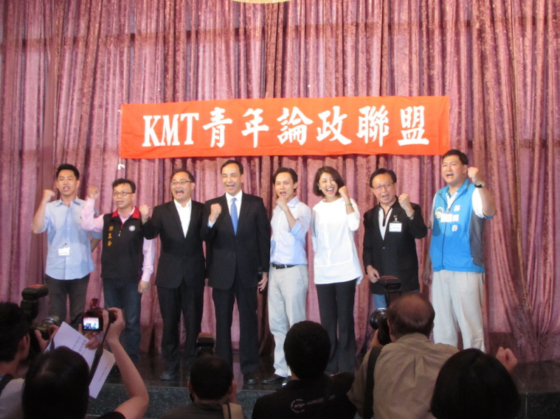 國民黨主席朱立倫16日出席「KMT青年論政聯盟」會員大會時強調，這次立委選舉有很多新世代優秀候選人代表國民黨，「不要每天只關心總統大選。」圖：邱珮文/攝   