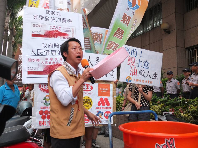 馬英九今（19）天在台南獲頒艾森豪和平獎，台聯台南市黨部主委陳昌輝（圖）到場外抗議。圖：黃博郎/攝   