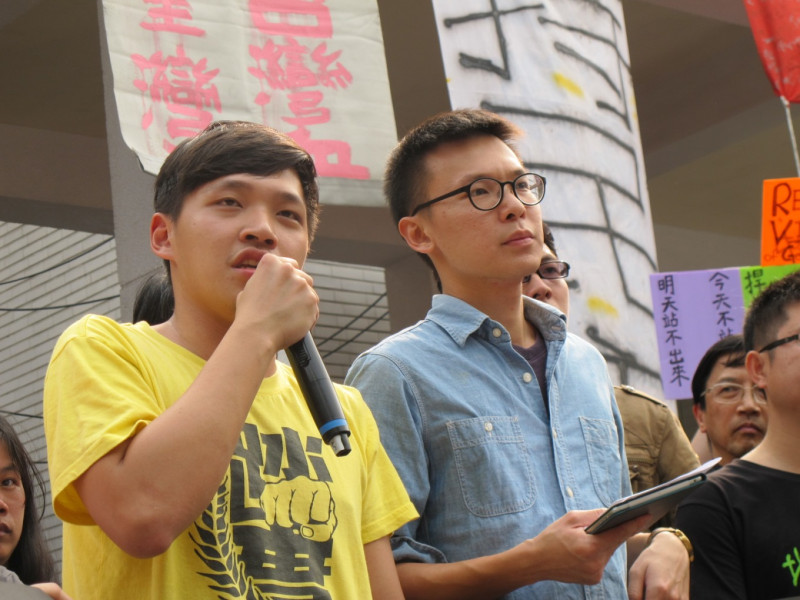 學生占領國會總指揮陳為廷、林飛帆27日宣布30日擴大抗爭，舉辦凱道活動。圖：林朝億/攝   