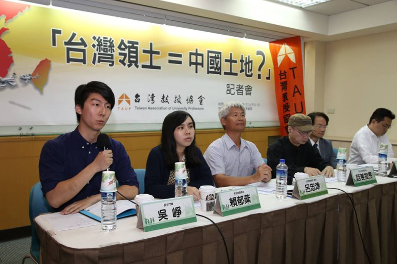 台灣教授協會今天邀請青年代表、學者、社團代表、及馮光遠競選辦公室代表共同召開記者會譴責吳育昇的言論。圖2之2：林雨佑/攝   