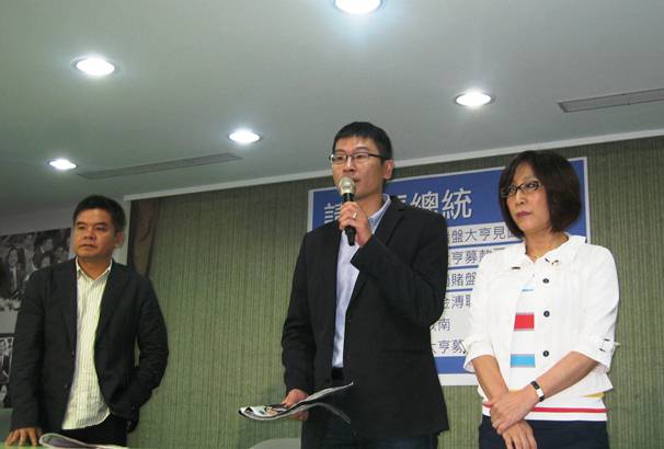 民進黨台北市議員梁文傑大選過後，曾表達不願再用HTC了。圖：新頭殼資料庫   
