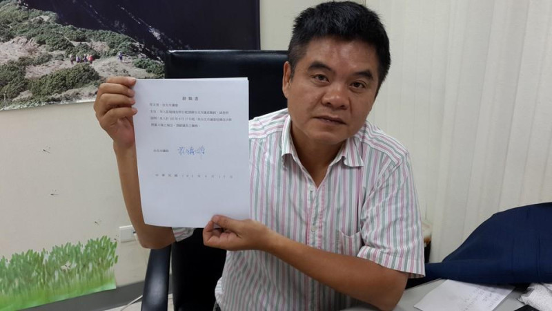 台北市議員莊瑞雄今（17）天晚間在臉書上貼出辭職信和照片，表明將回故鄉屏東打拼。圖：翻攝自莊瑞雄臉書   