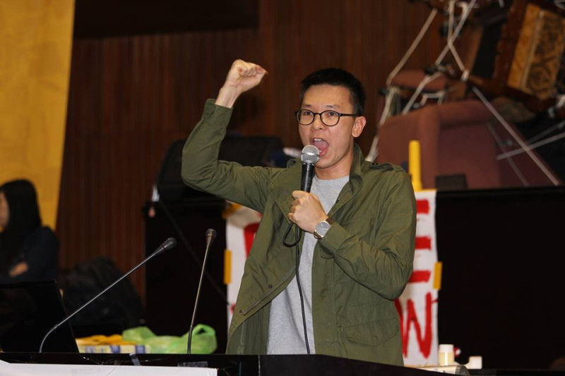 反服貿學生代表林飛帆今(24)日表示，總統馬英九要因國家暴力血淋淋展現，負起政治責任。圖：新頭殼資料照片。   