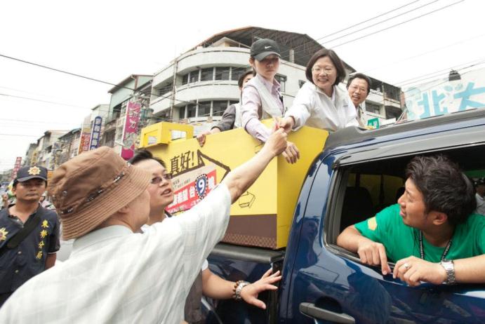 民進黨總統候選人蔡英文7日啟動台3線「客家妹作總統」活動。圖：取自蔡英文臉書   